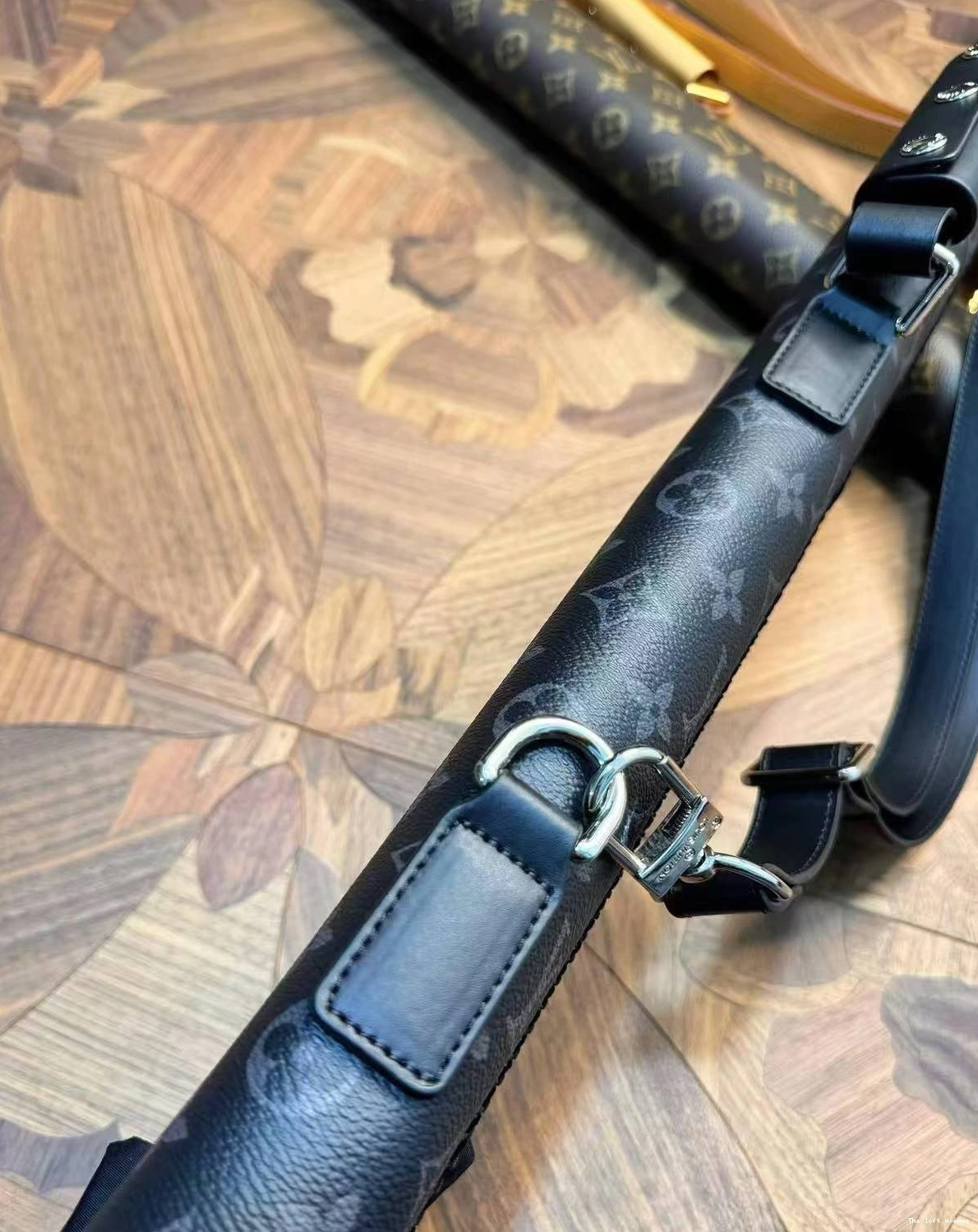 CUE BILLIARD LV COVER STICK 0810